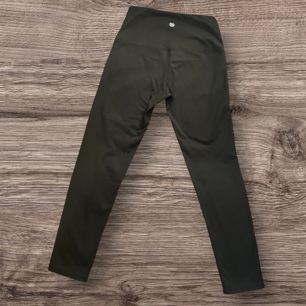 Classic Black High-Waisted Leggings - Picture 3 of 4